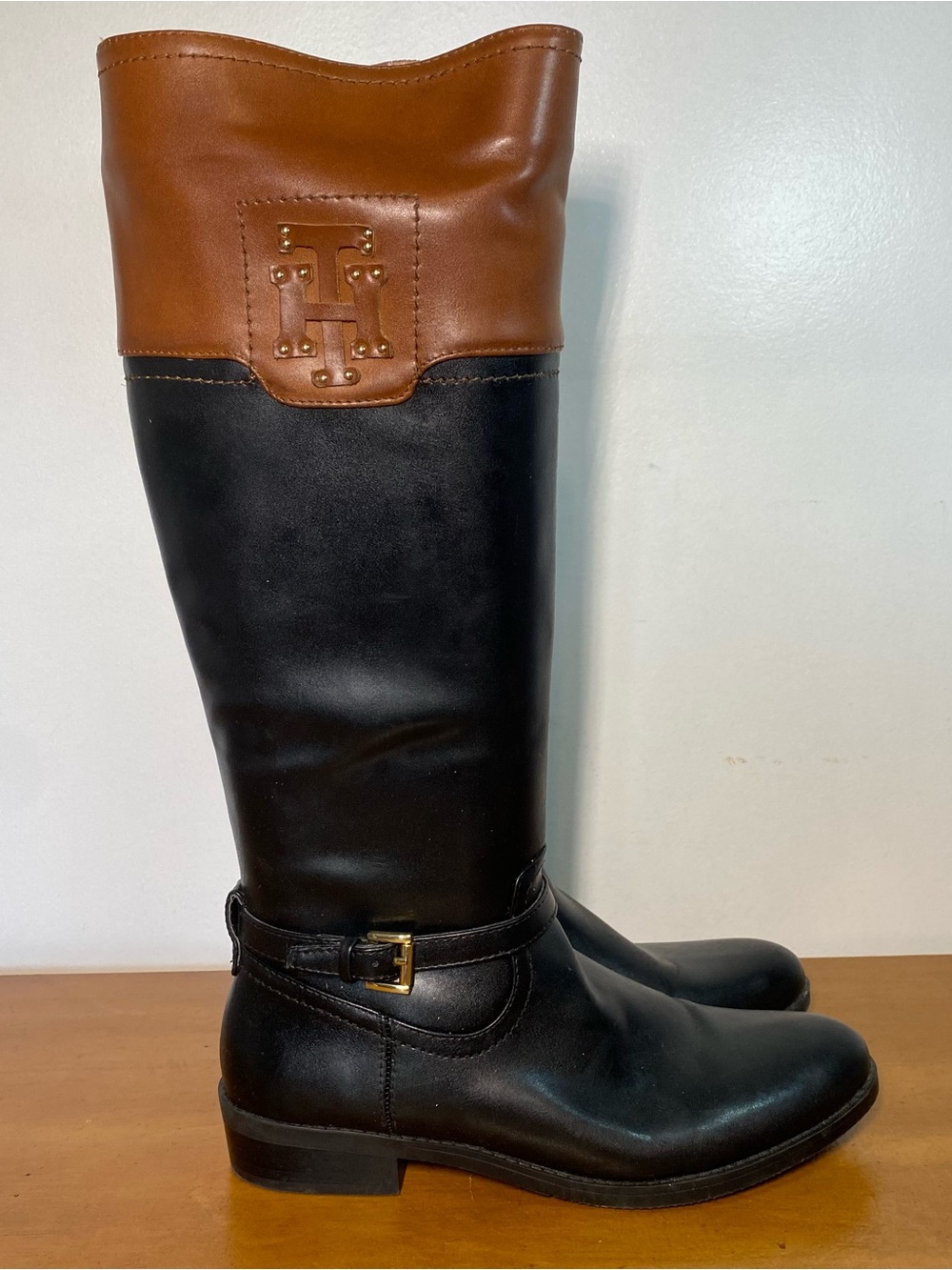 Tommy Hilfiger Women’s 7.5 Riding Boots Black Brown Gold Logo Buckle Equestrian